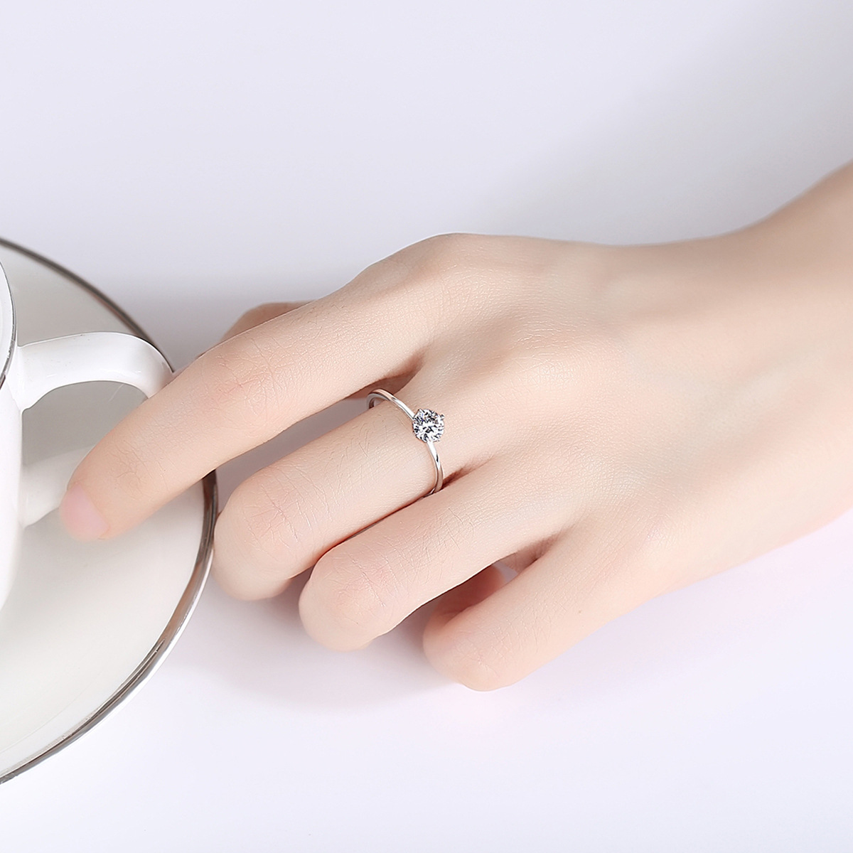 Women's Simple And Fashionable Moissanite Silver Ring