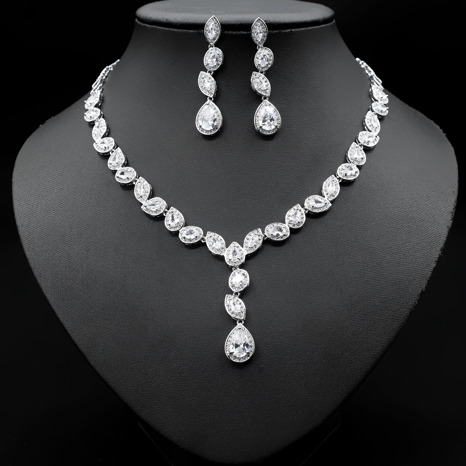 Colorful Zircon Necklace Earrings Clavicle Chain Female Noble Luxury Wedding Dress Three-piece Set — foto 4