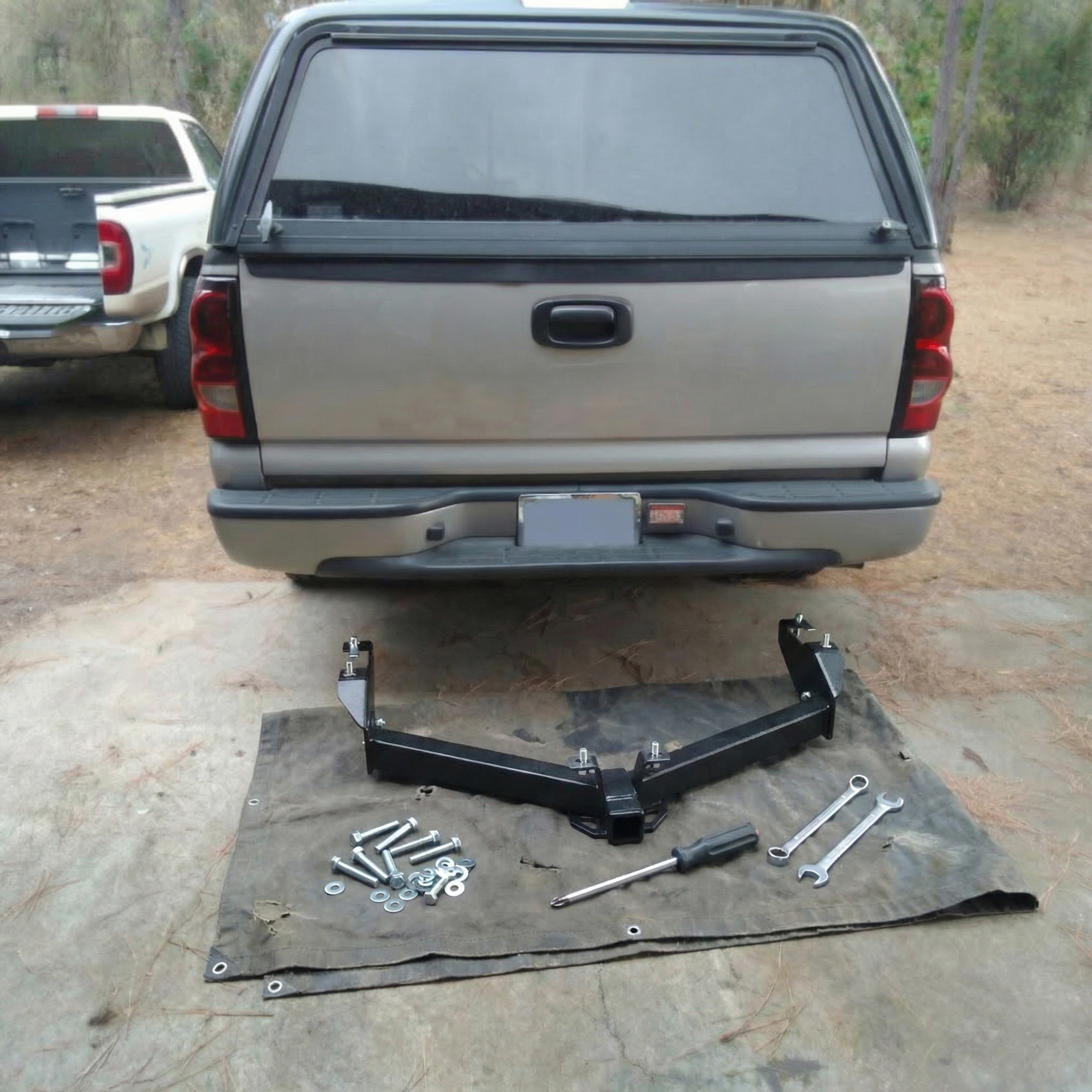 Steel Class 3 Trailer Hitch, 2 Inch Square Receiver, Black, For 1999-2013 Chevrolet Silverado / GMC Sierra 1500, 2001-07 1500HD,1999-2004  2500,selected models (Please Verify Vehicle Application) — foto 6