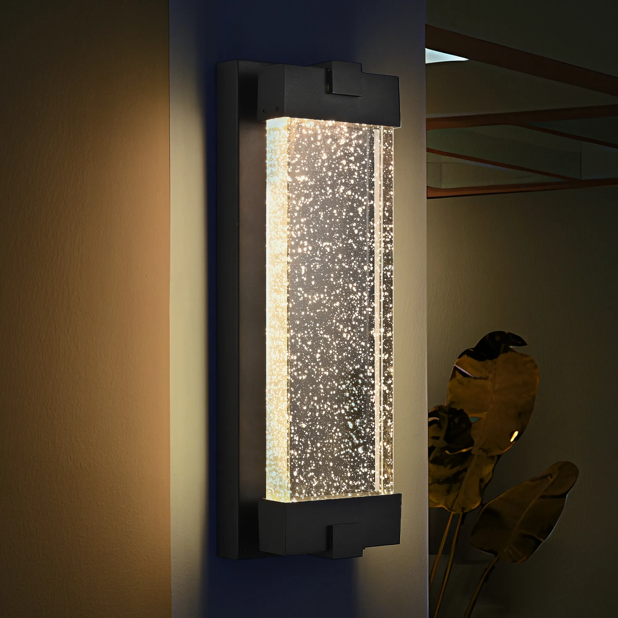 19"(H) Black Aluminum Finish Outdoor Wall Light