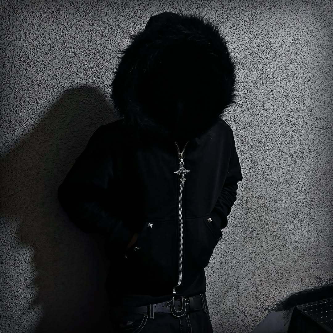 Fur-Hood Zip Up Hoodie detail