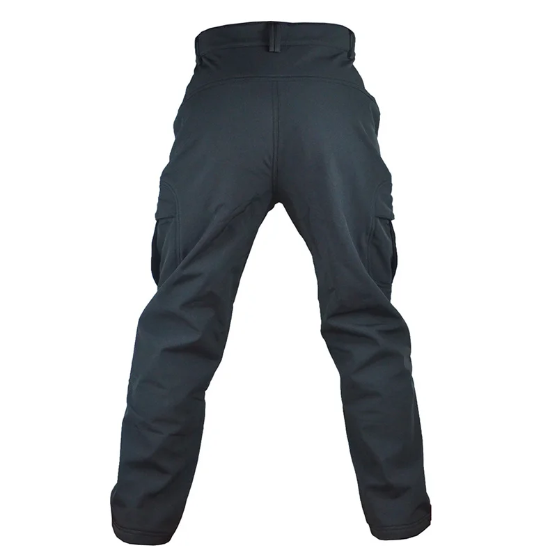 Title 6, Pantaloni da alpinismo con carica tattica mimetica