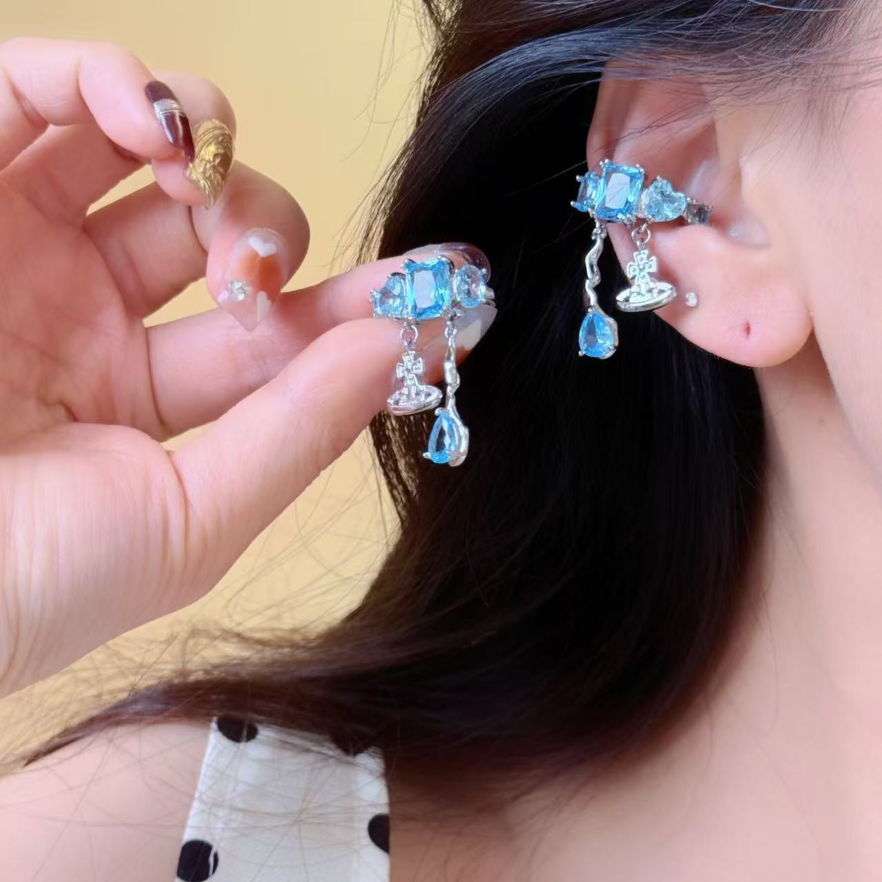 Ocean Blue Shiny Diamond Tassel Saturn Non-piercing Ear Clip