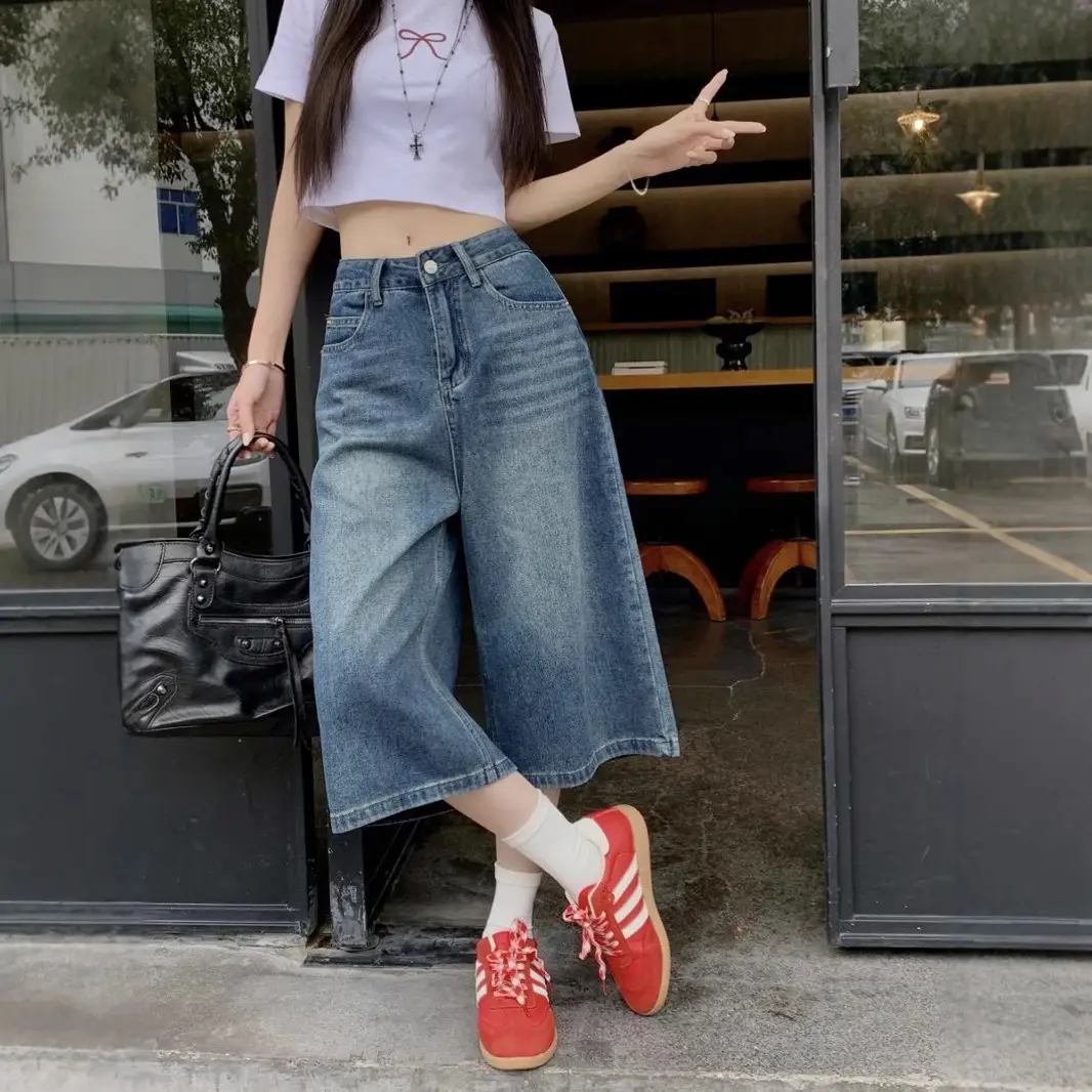 Retro Versatile Womens High-waisted Denim Capri Pants, Relaxed Fit