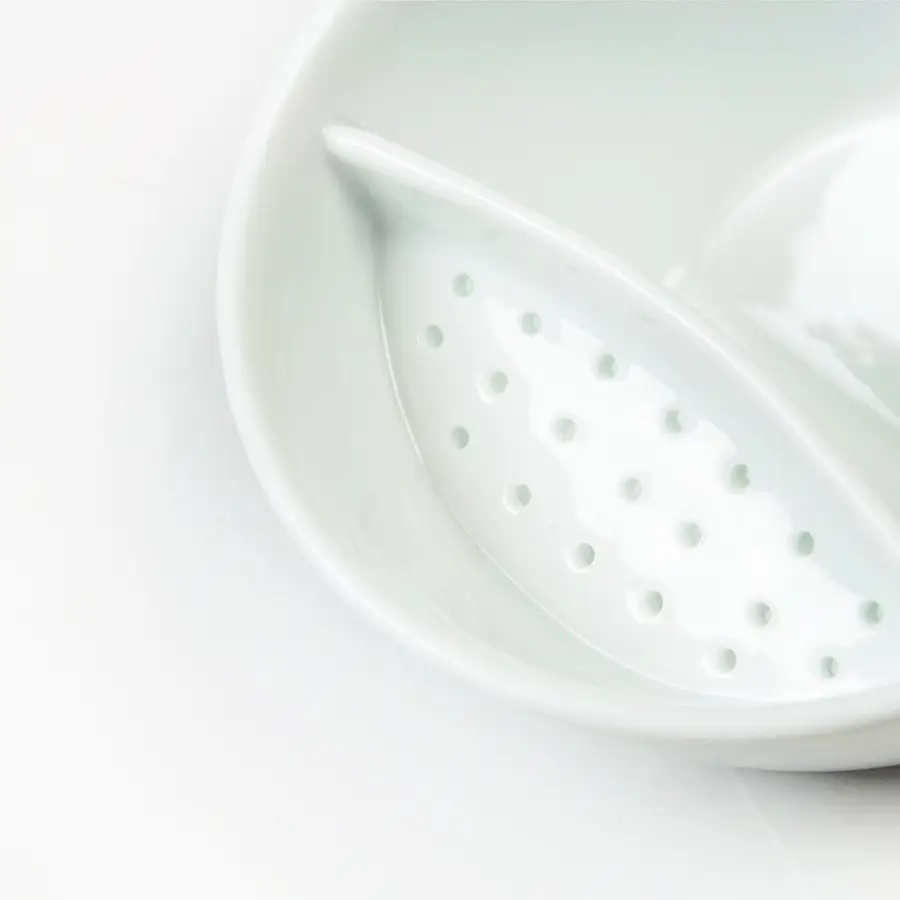 Tilt Individual Porcelain Strainer Tea Cup