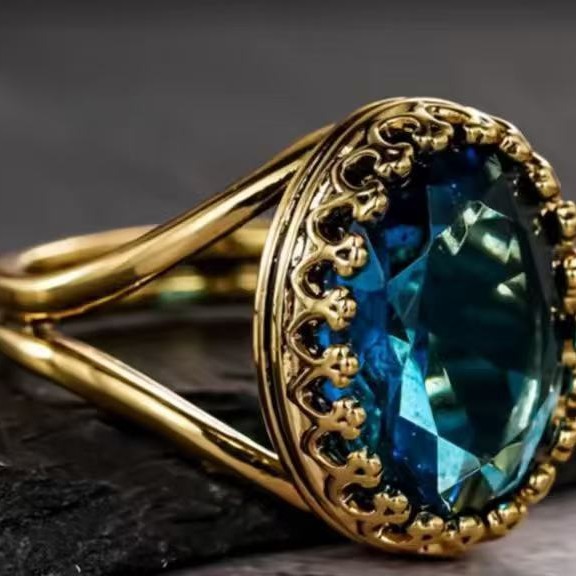 Oval Cutout Lace Court-Style Ring