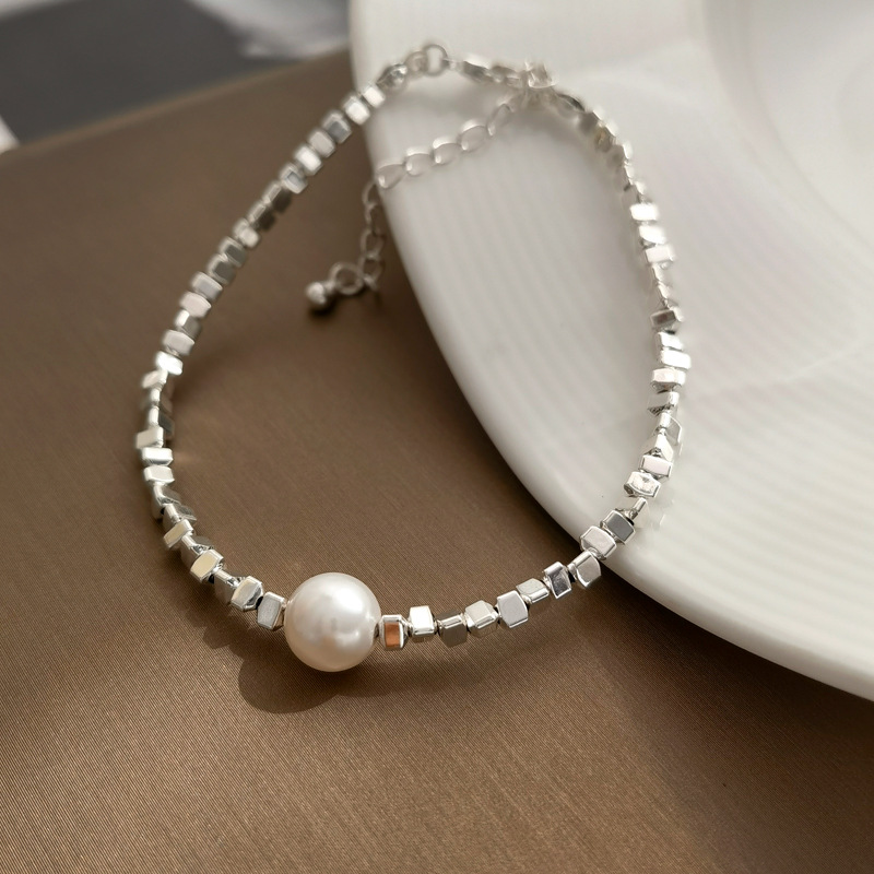 Minimalist Asymmetric Chain Bracelet Adorned With Scattered Beads And Pearlstrendy Yet Niche