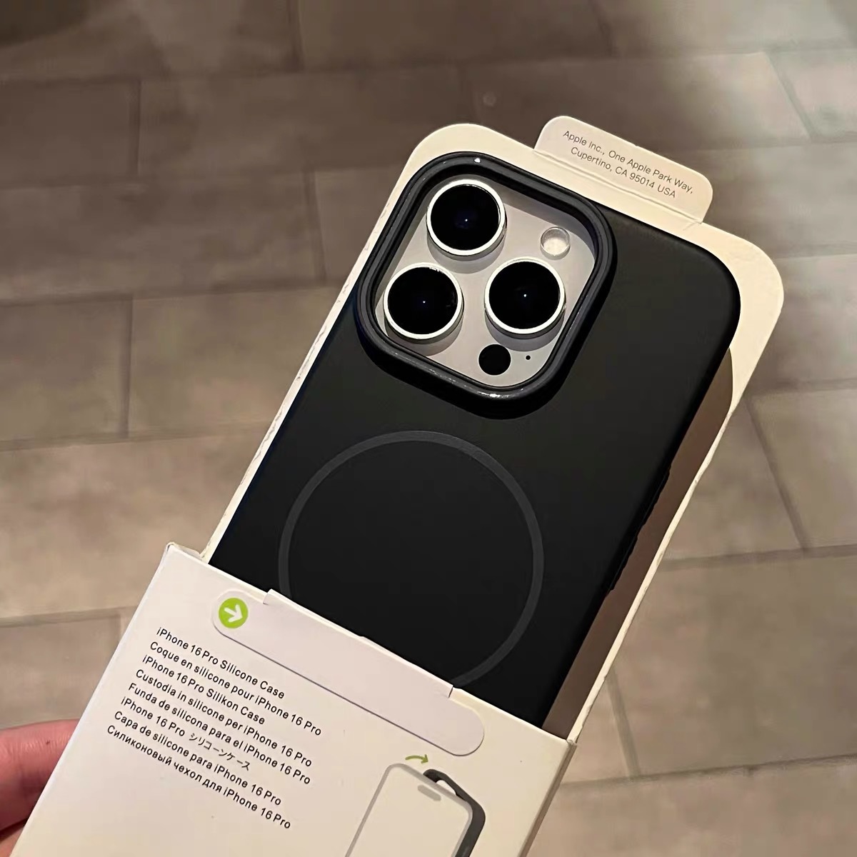 Fine Circle Magnetic Phone Case Frosted Hard Shell