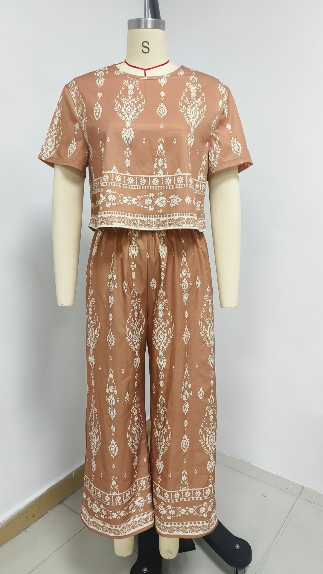 Women's Contrast-Colored Printed Co-ord – fabric and print close-up