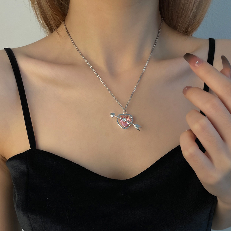 Sweet Cool Love Heart-piercing Necklace