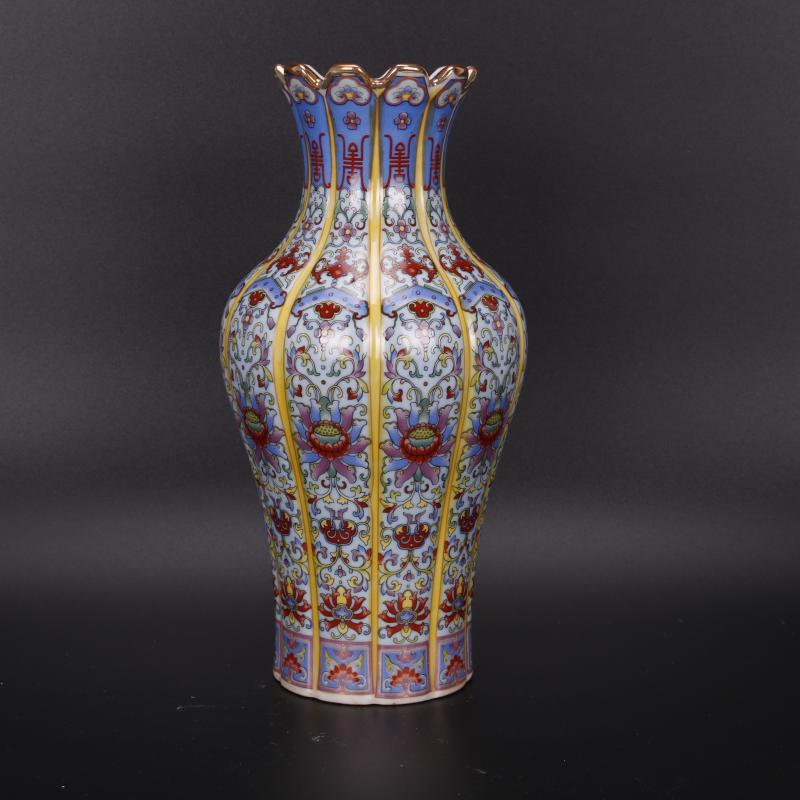 Made During The Reign Of The Qing Emperor Yongzheng Enamel Painted Gold Flower Mouth Vase