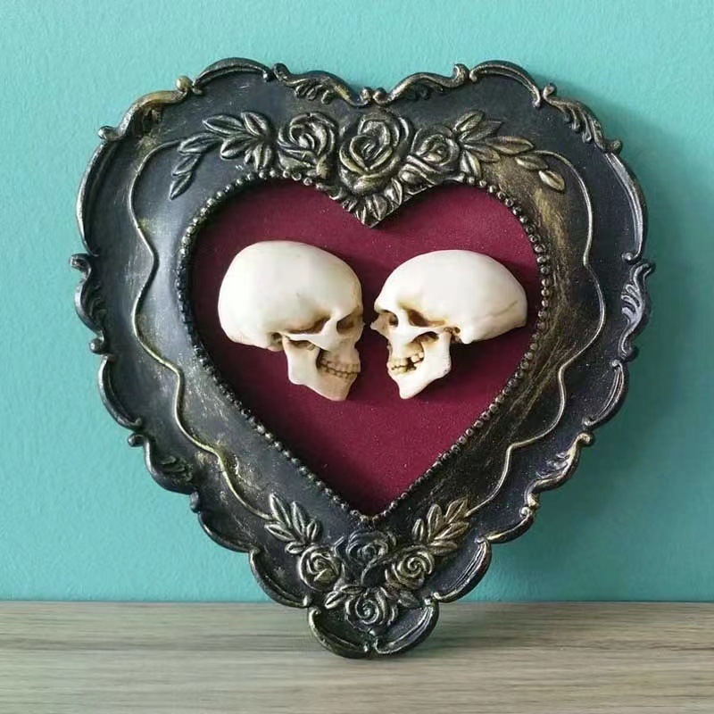 Title 4, Fashion Creative Resin Love Skull Ornaments