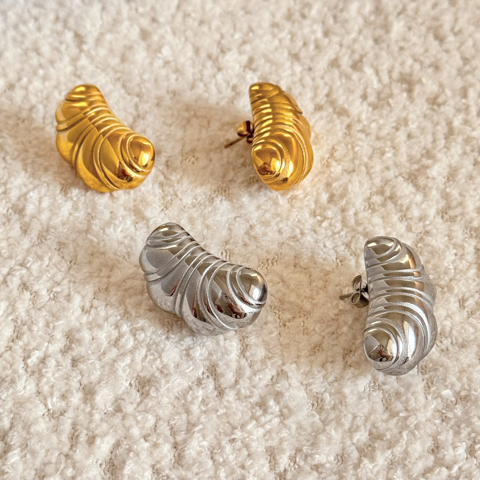 Beautiful 18K Gold Plated Titanium Steel Pea Pod OOTD Gold And Silver All-match Earrings