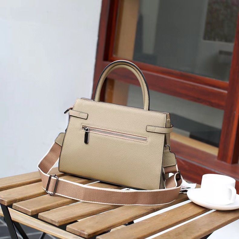 Leather tote stitching detail