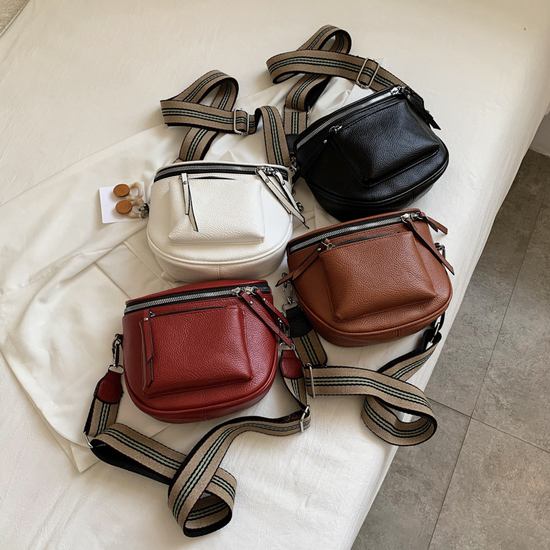 Soft Leather Crossbody Bag Casual And Versatile Saddle Style Can Be Worn As A Shoulder Bag