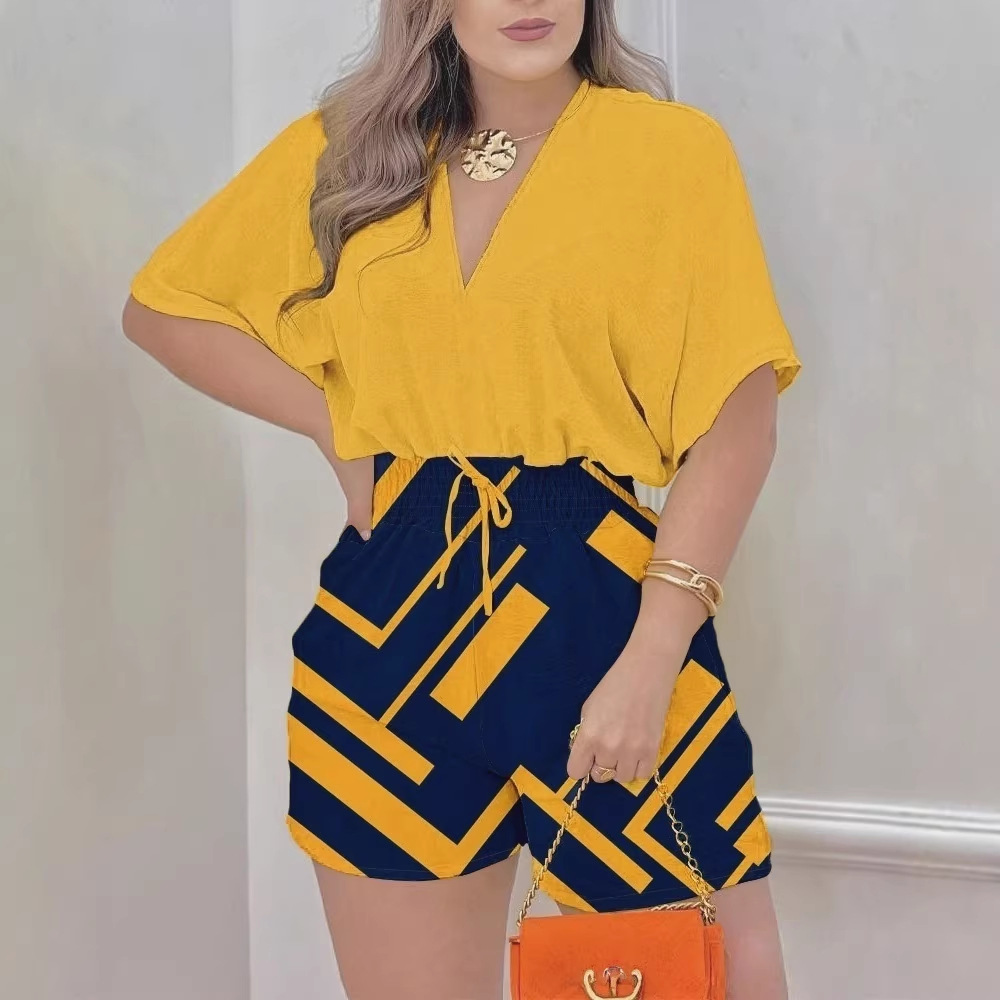 Fashionable Casual V-neck Jumpsuit With A Fitted Waist And Short Shorts