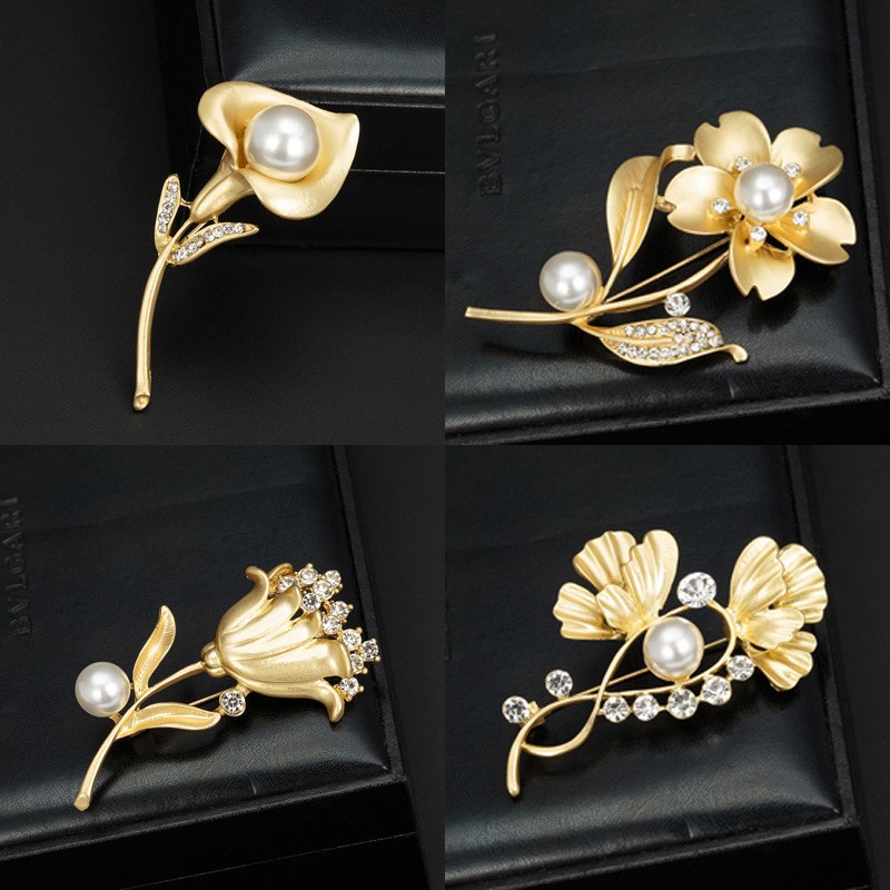 Non-fading Plant Flower And Leaf Crystal Rhinestone Matte Gold Brooch