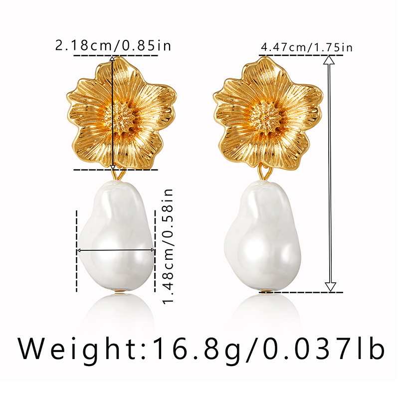 Women's Baroque Pearl Flower Pattern Stud Earrings
