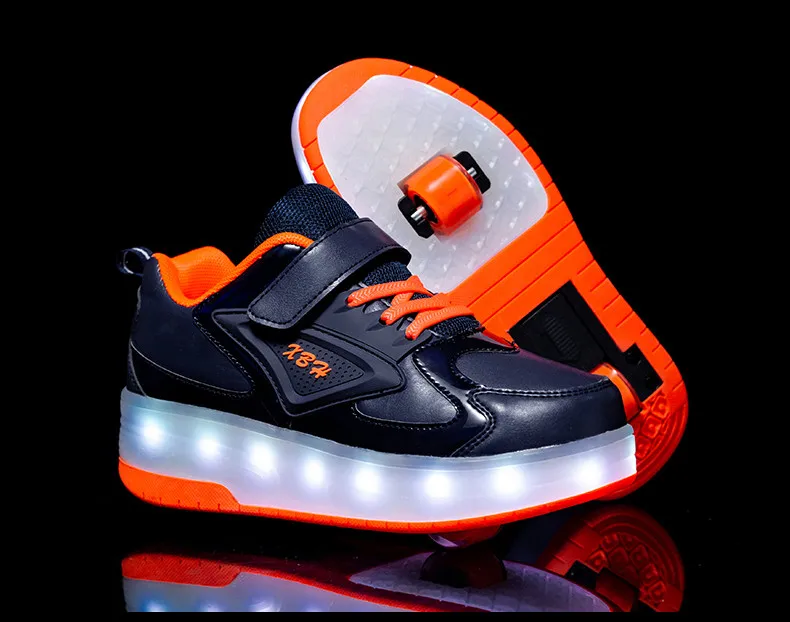 Title 22, Heelys esportivos ultraleves com LED e carregam...