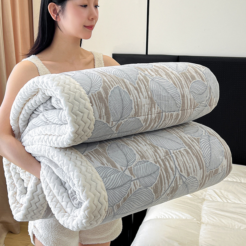 New Three-layer Composite Thermal Blanket For Office Naps