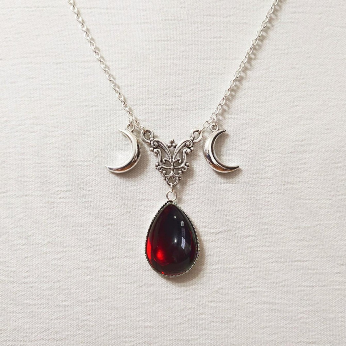 European And American Triple Moon Goddess Necklace