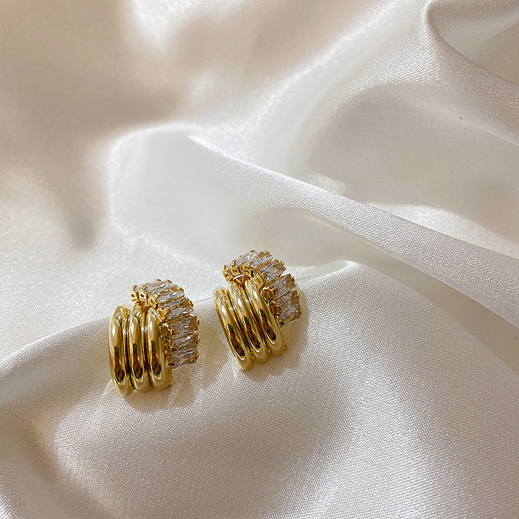 All-matching Cool Fashion Refined Zircon Metal Staggered Stud Earrings