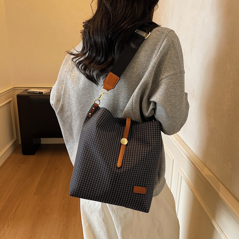 New Large-capacity Commuter Crossbody Bag