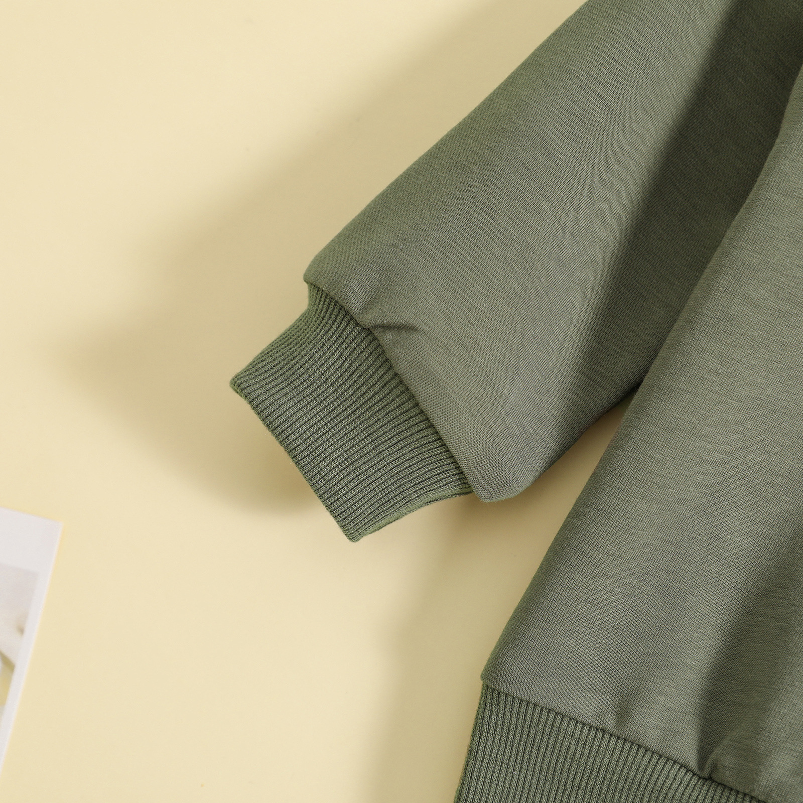 Boys' Round Neck Letter Print Top Solid Color Trousers Two-piece Set