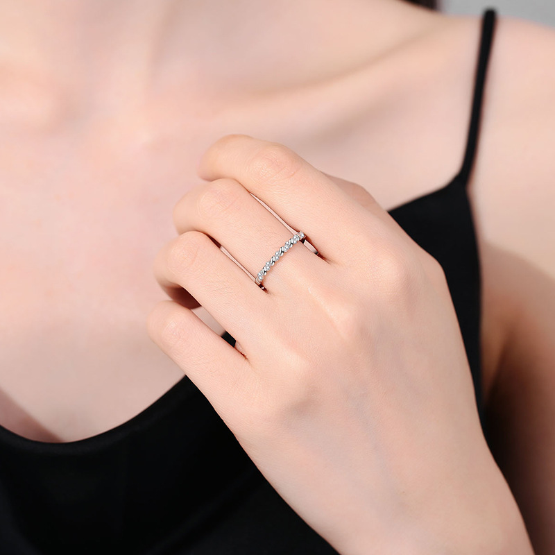 S925 Sterling Silver Lucky Twist Pattern Moissanite Ring