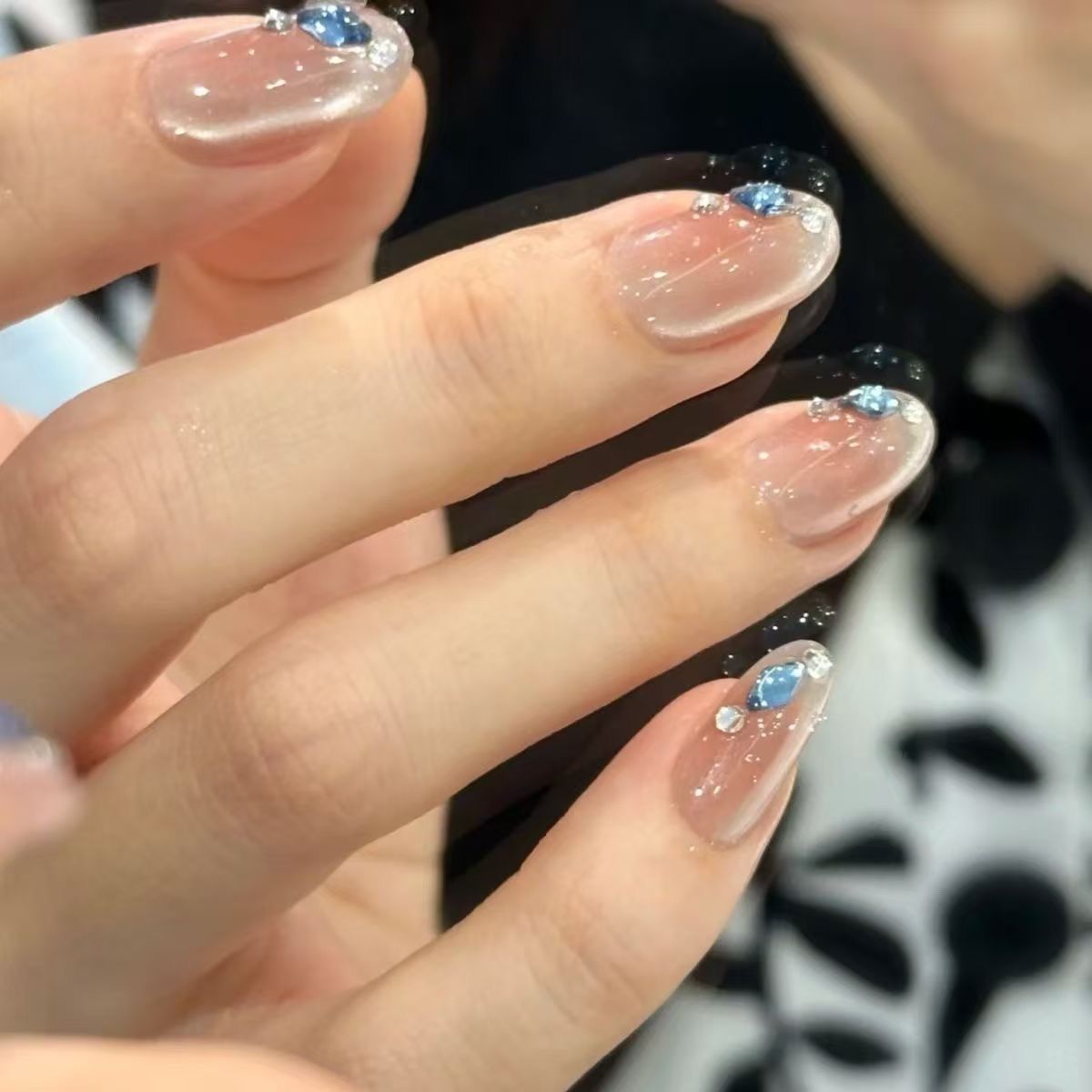 Cat Eye Flash Nail Art Elegant And Fair