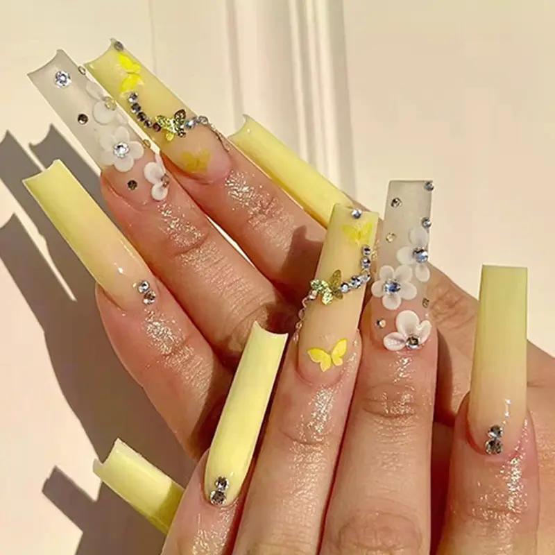 3D Shiny Diamond In The Debris Nail