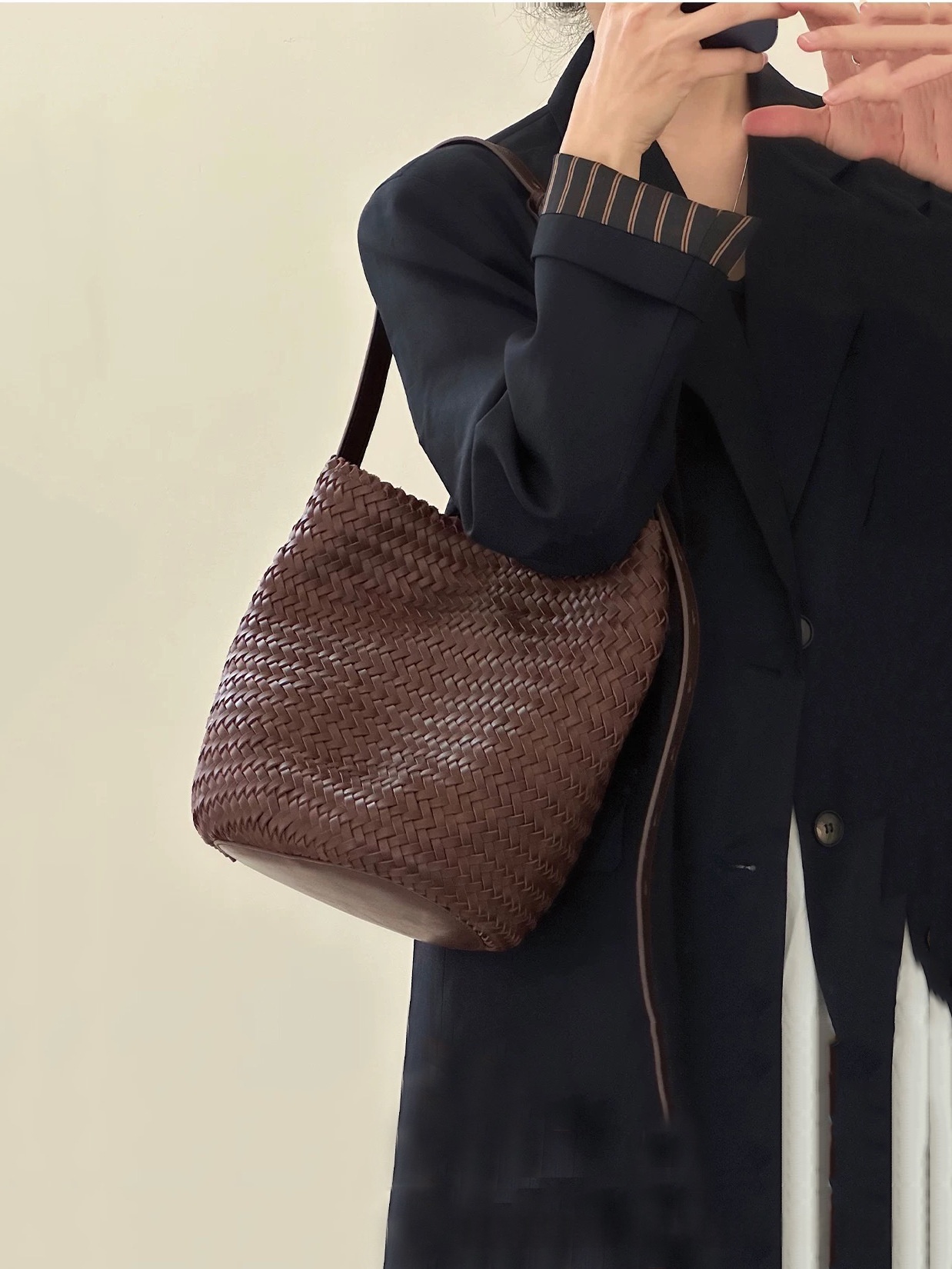 Sac seau tressé en cuir véritable - vue 2