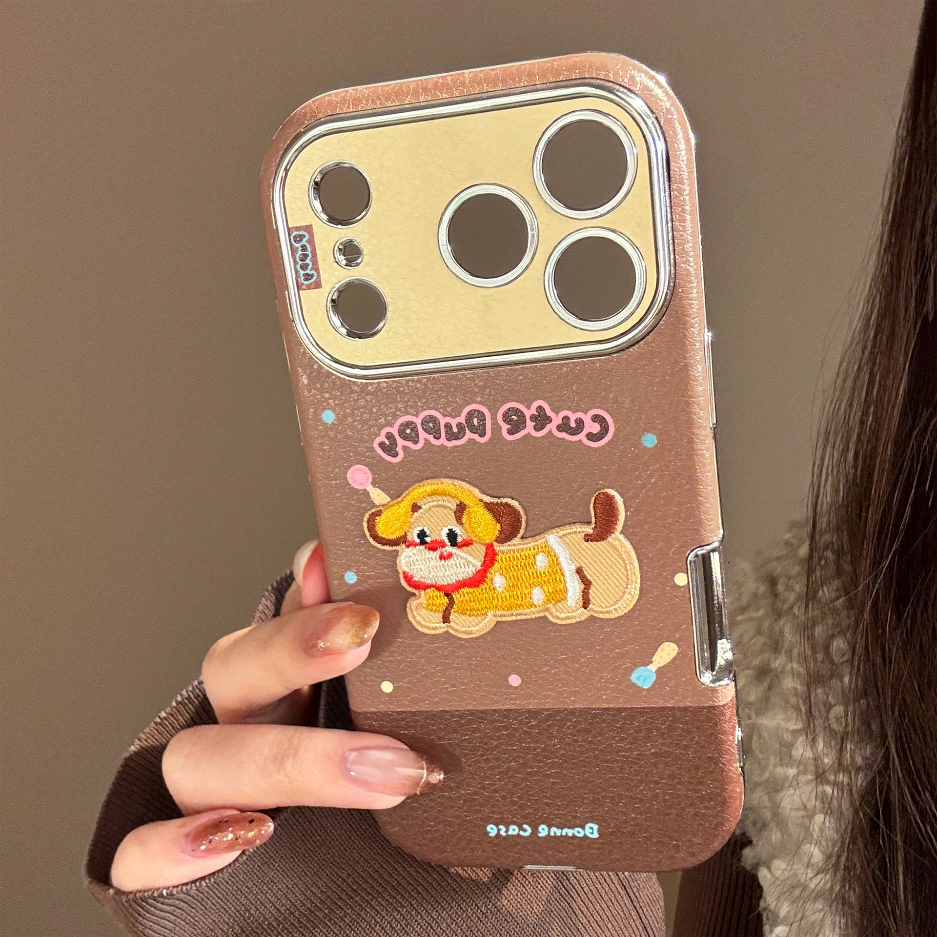 Embroidered Cat And Puppy Phone Case In Colorful Leather With A Mirror Finish