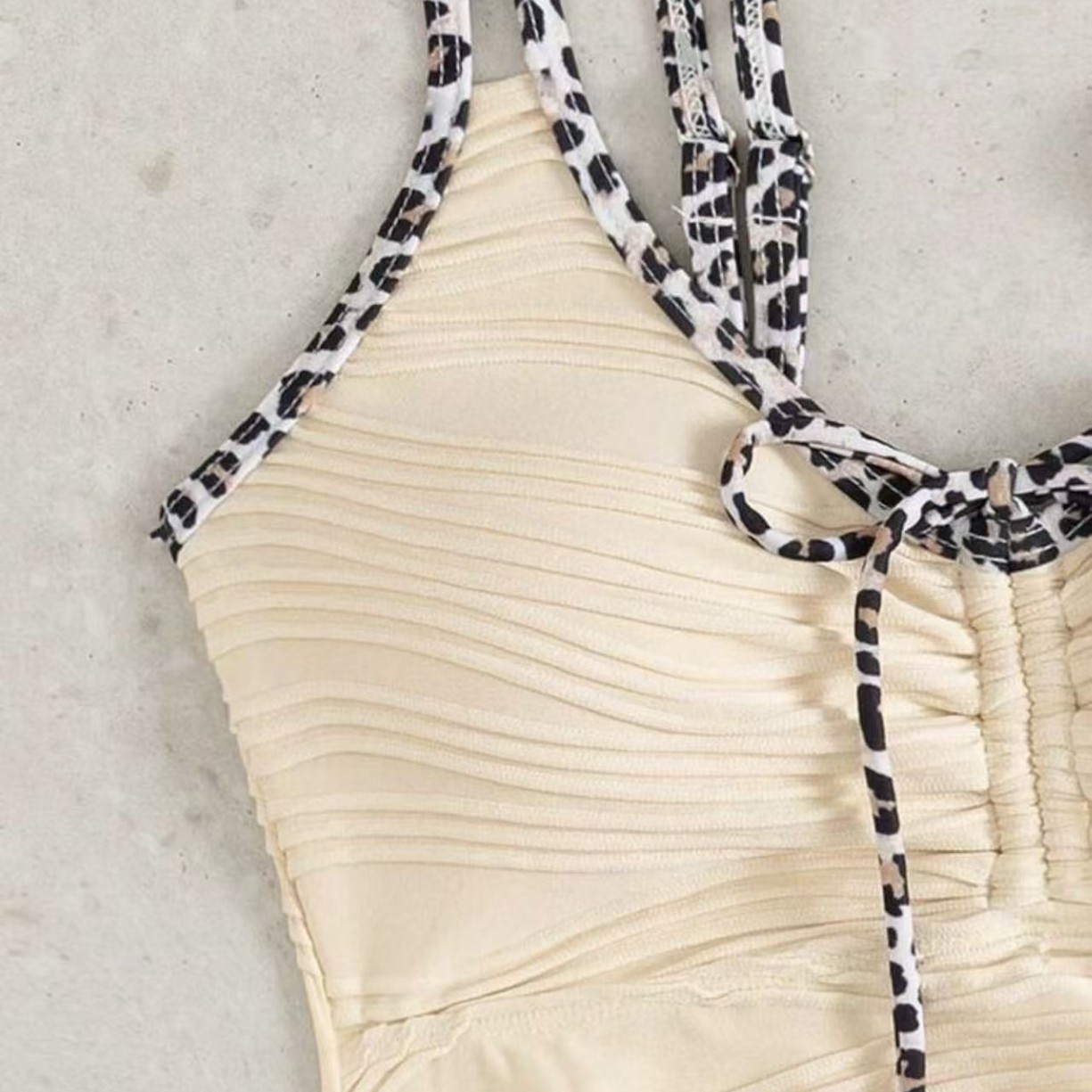 Stylish Resort Spa Style Rivulet Pattern Beach Swimsuit Set