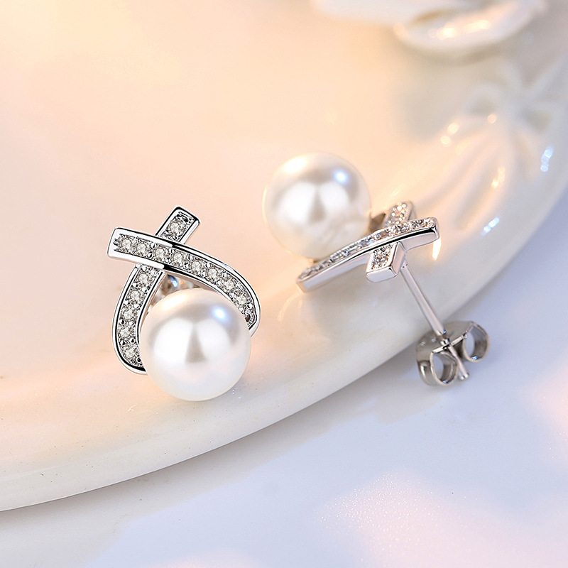 Simple Geometric Triangle Zircon Freshwater Pearl Ear Studs