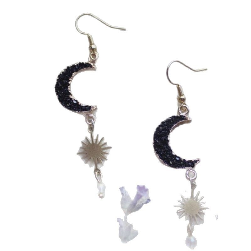 Brass Color Retaining Material Hot Sale Retro Black Moon Earrings