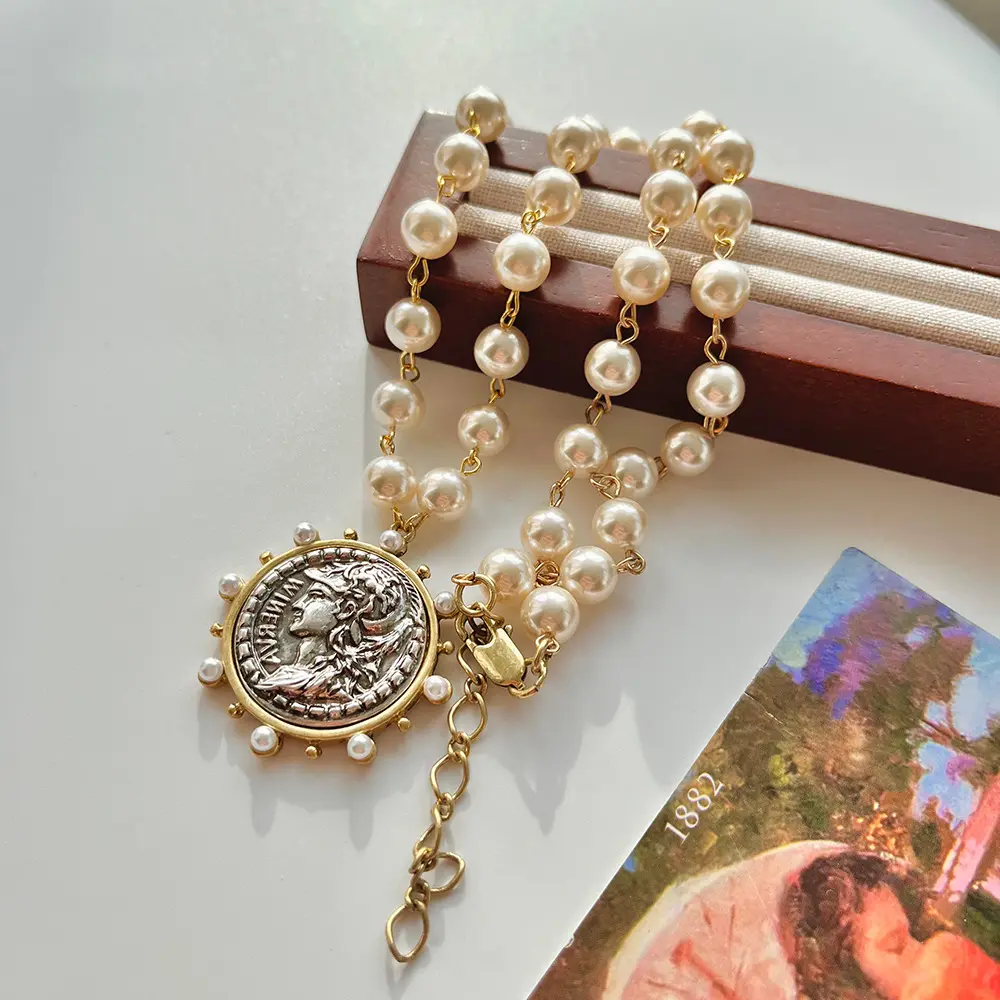 Retro Goddess Portrait Pendant Necklace And Earrings