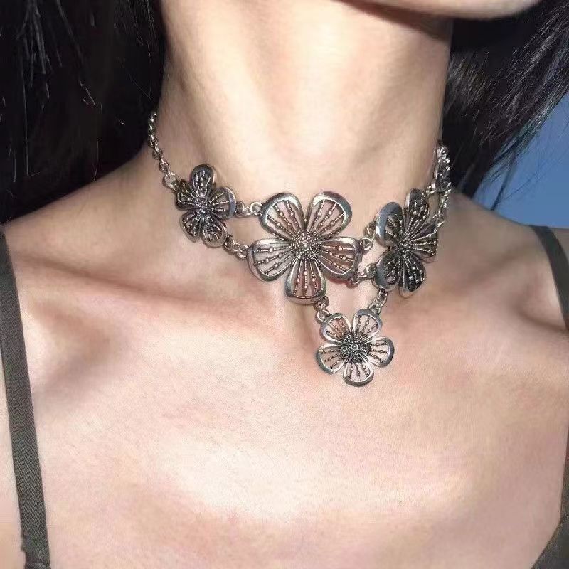 Women's Fashion Personality Vintage Flowers Necklace