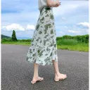 6960 Big Green Flowers