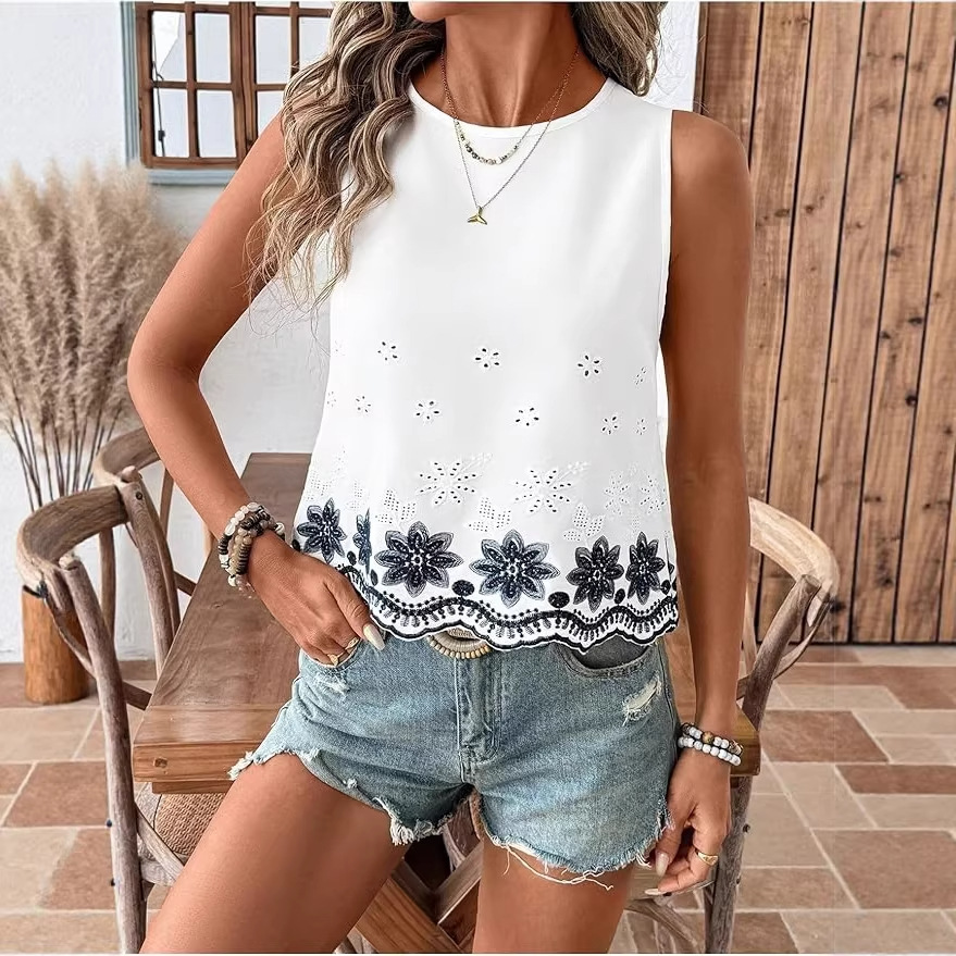 Elegant Embroidered Sleeveless Top With Fan-Shaped Lace