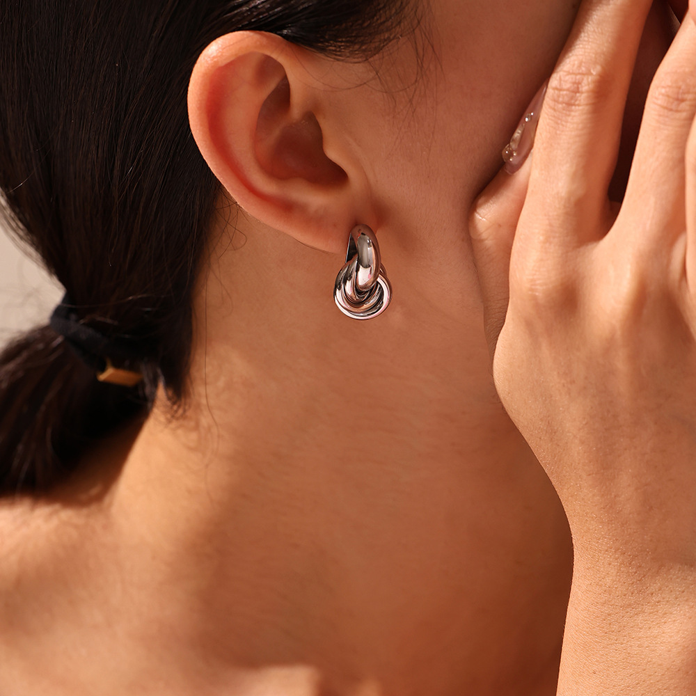 Simple Circle Line Winding Ear Studs