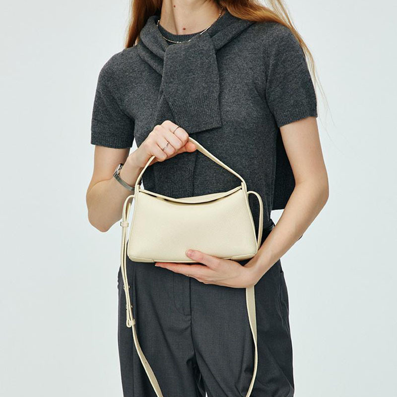 New Vintage-style First-layer Cowhide Commuter Bag For Women
