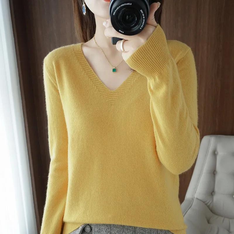 Women's Short Slim Fit Pullover Solid Color Sweater - Yellow