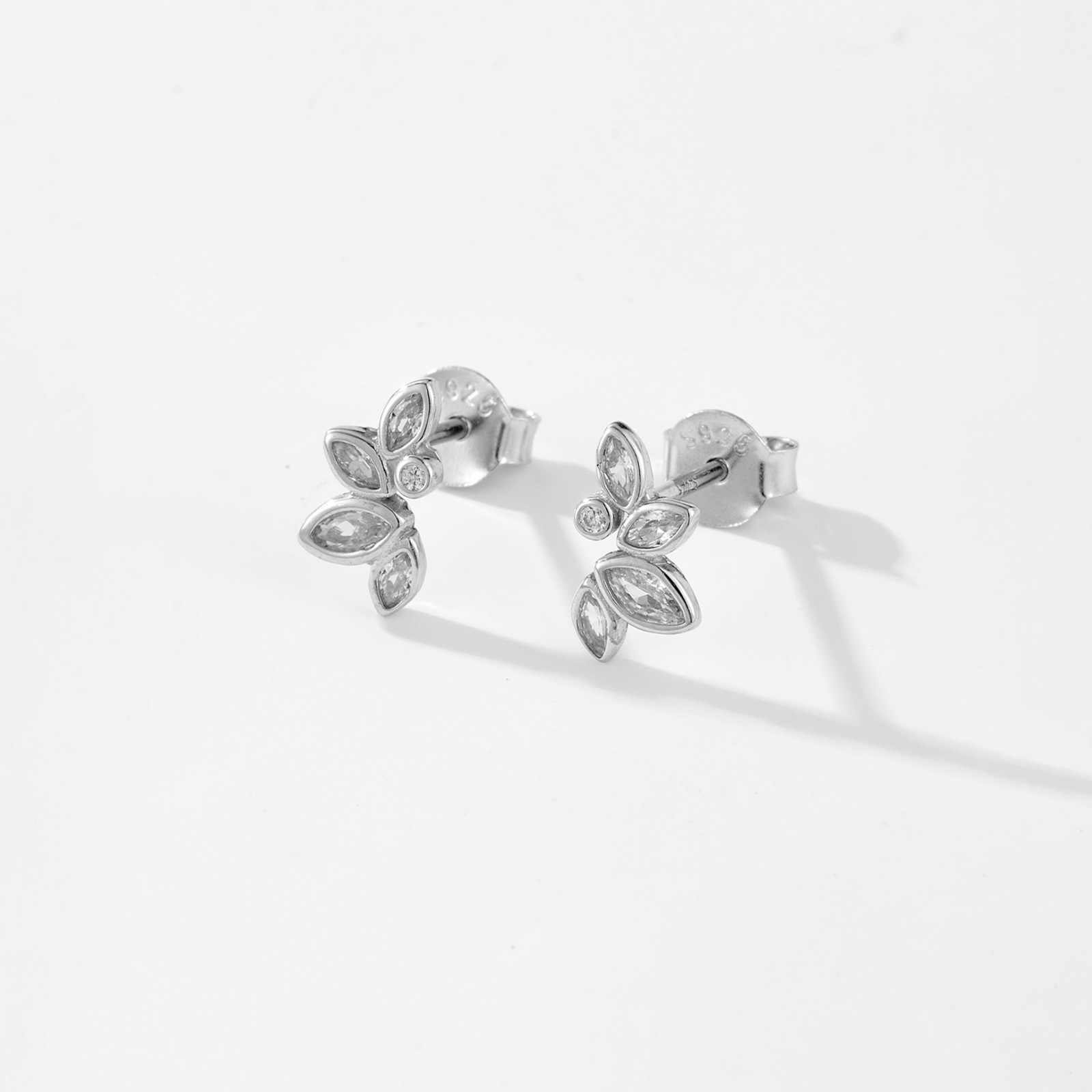 S925 Sterling Silver Leaves Ear Studs Simple And Versatile Design