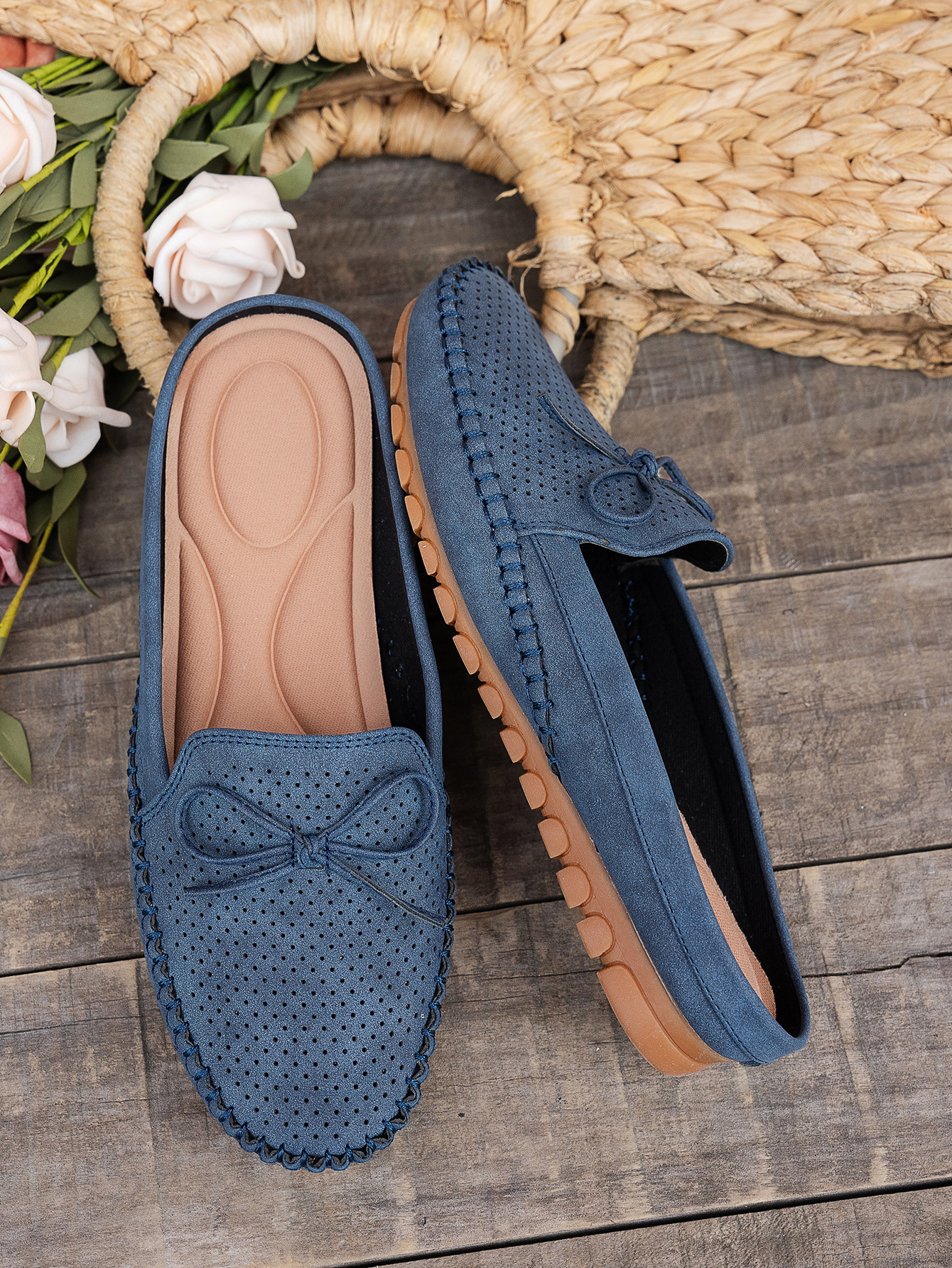 Round-Toe Loafers – stitching detail