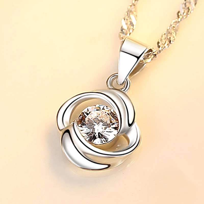 Women's Fashion Rotating Love Pendant