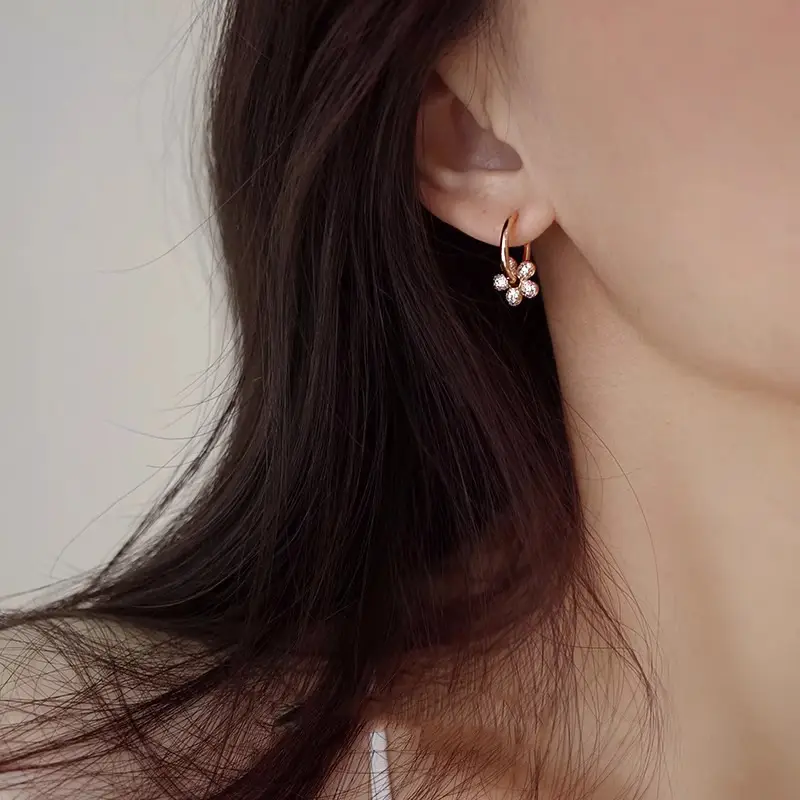 Full Diamond Flower Earrings Women's High-grade Sense Niche Gentle Sweet Decoration