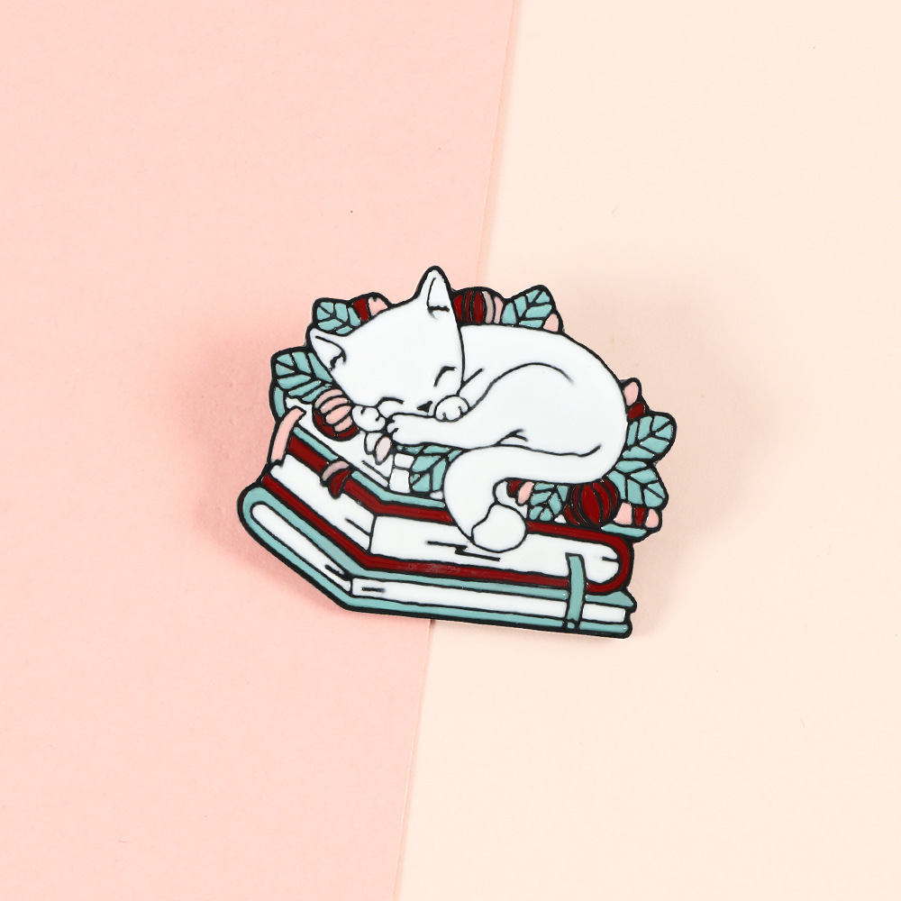 Alloy Sleeping Cat Brooch, picture 2 of 4