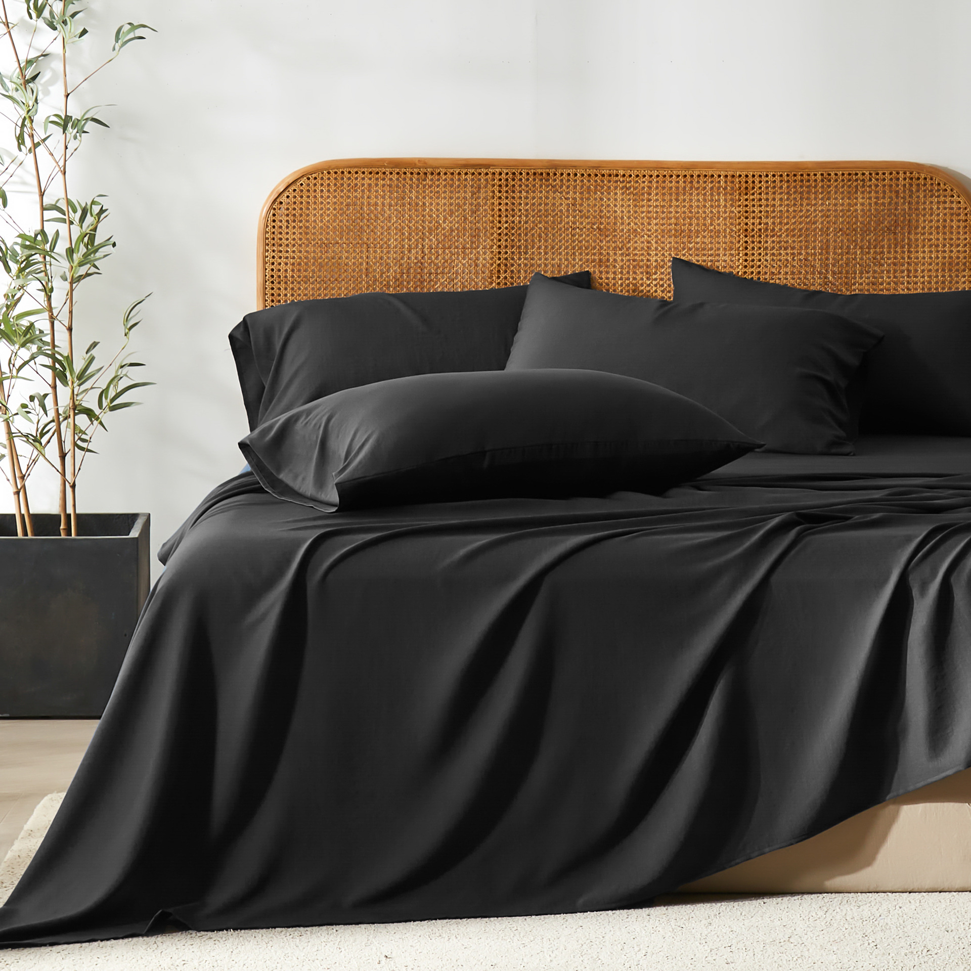 Fashionable Polyester Fitted Sheet Four-Piece Set