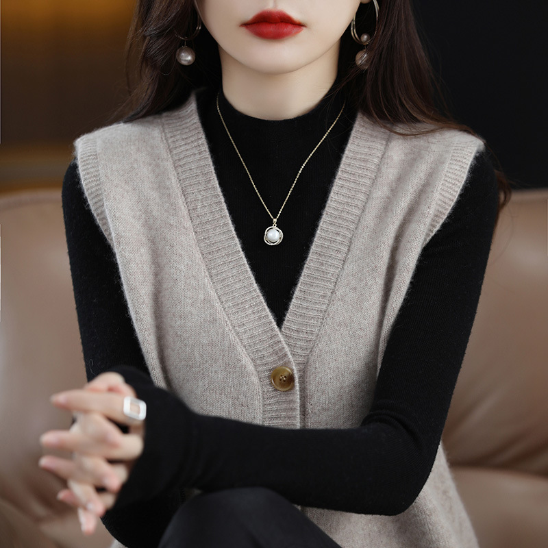 Women's Simple Fashion V-neck Knit Casual Loose Figure Flattering Sleeveless Vest